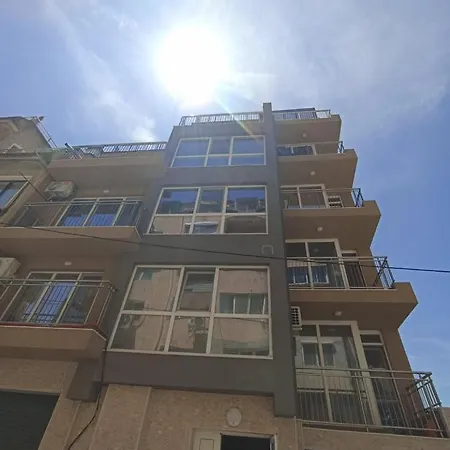 Apartnikolov1 アパート